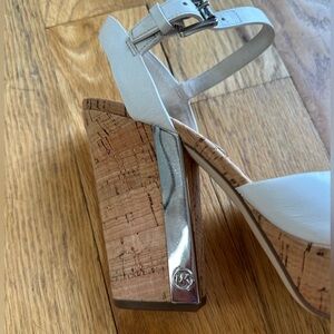 MICHAEL KORS Size 7 Platforms